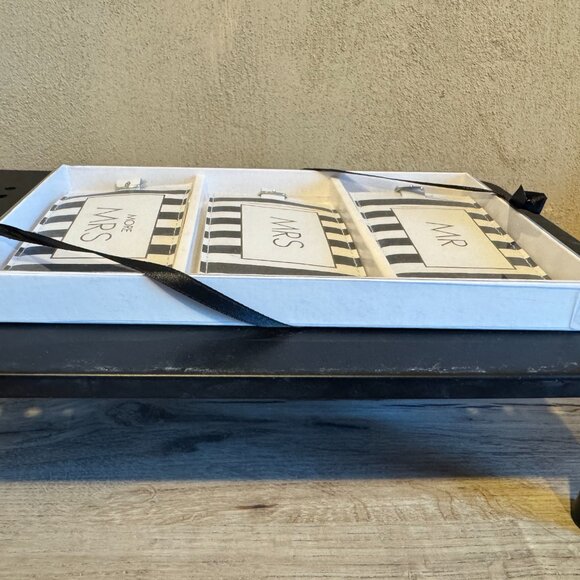 Francesca's Newlywed Luggage Tags. 3 Black & White Tags (Mr, Mrs, More Mrs) New - Picture 5 of 6